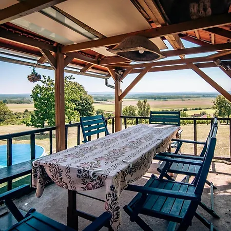 Grappa Goldhill Wineyard & Case de vacanță
